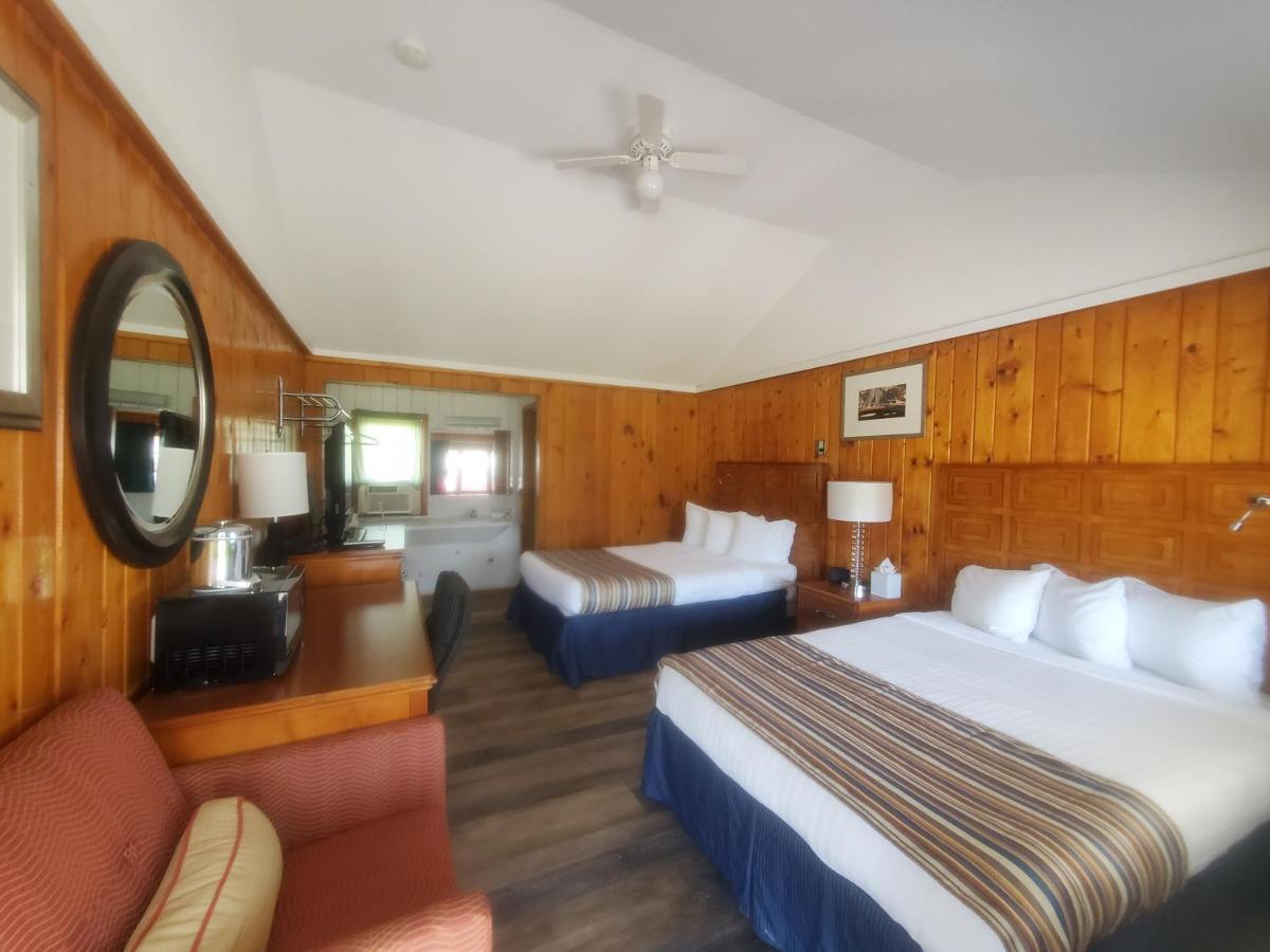 Bayview Lakefront Inn セント・イグナス エクステリア 写真