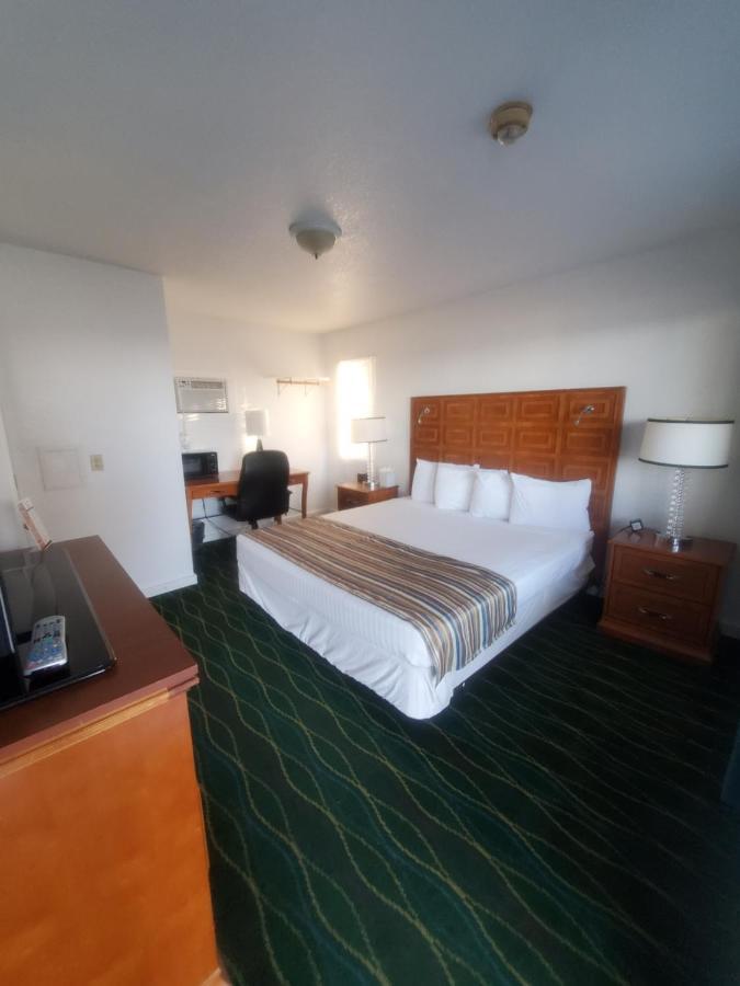 Bayview Lakefront Inn セント・イグナス エクステリア 写真