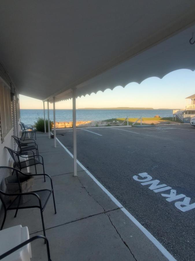 Bayview Lakefront Inn セント・イグナス エクステリア 写真